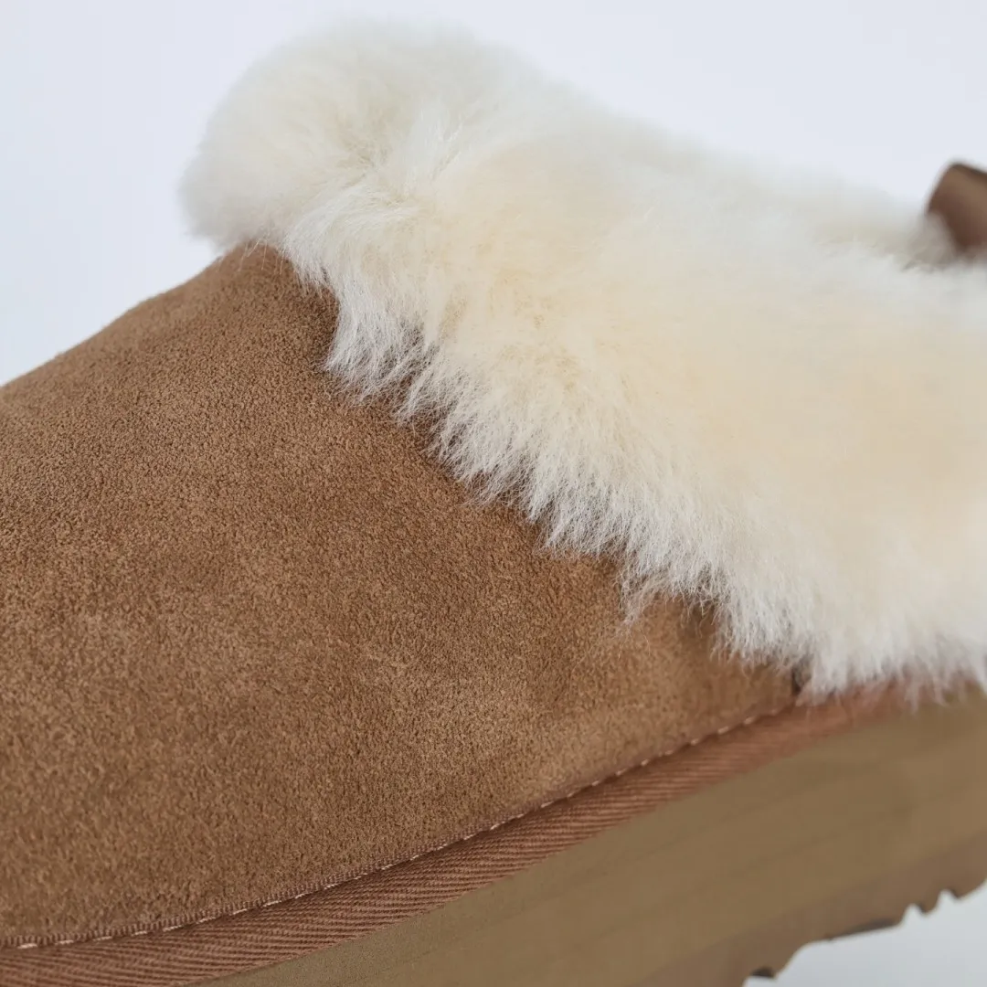 Pick up locally 💰600 Core recommended good price Independently developed original outsole, cashmere insole, keeping warm in winter, suitable for home use. In recent years, uug has launched a style series, which is partially skewed towards the preferences of young consumers, and has also been at the forefront of fashion trends. Shoe body material, water-repellent coated suede upper, 17mm UGGPURE™ implanted wool insole, lightweight non-slip and comfortable rubber outsole, with brand LOGO, complete packaging, size: 35 36 37 38 39 40